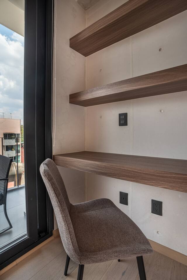 Great loft king bed, balcony, Wi-Fi, and laundry - foto 5