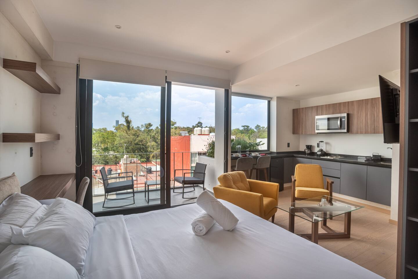 Rome: King bed, balcony, laundry, workspace - foto 1