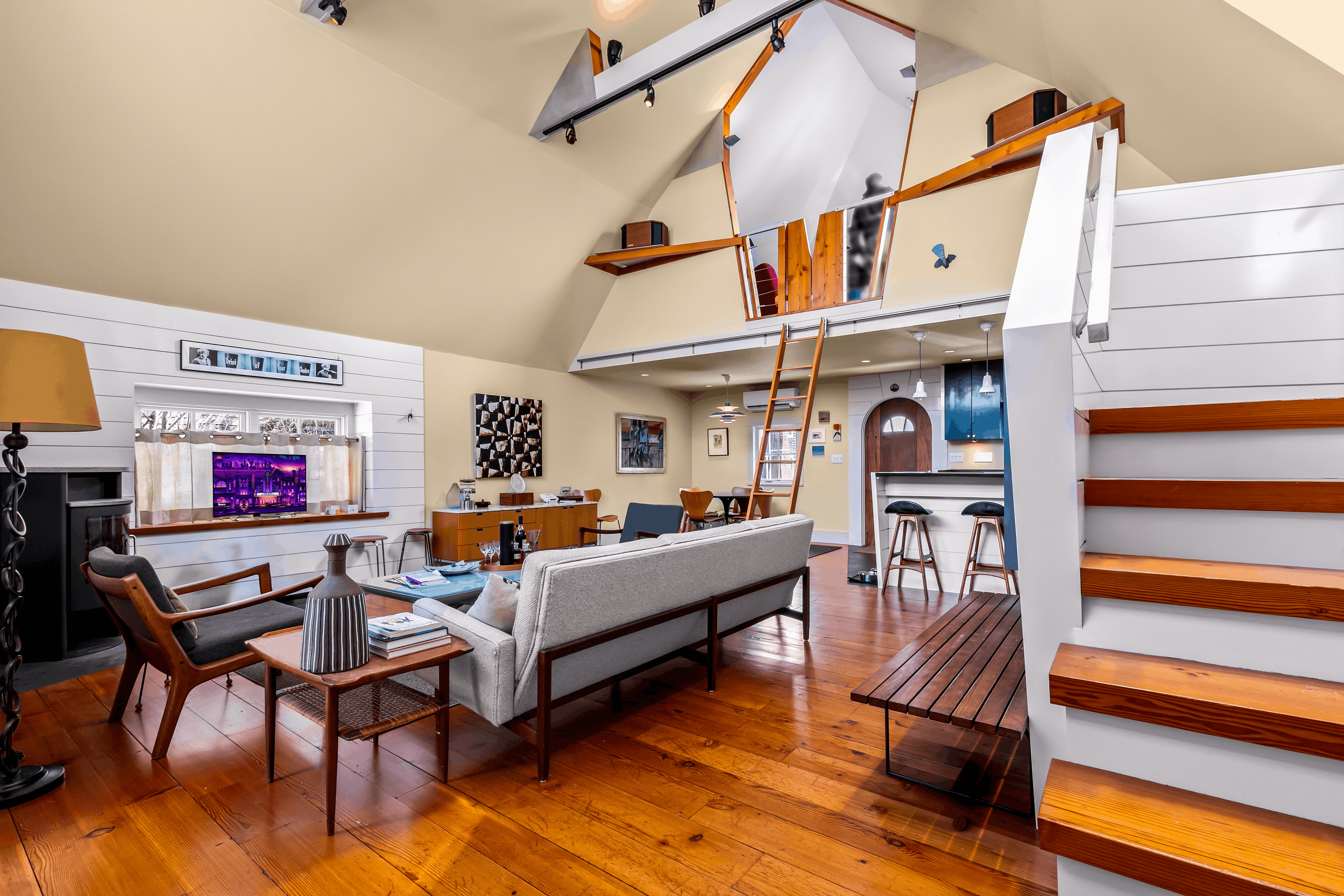 Historic Ptown Cottage - Dogs, Deck, Parking