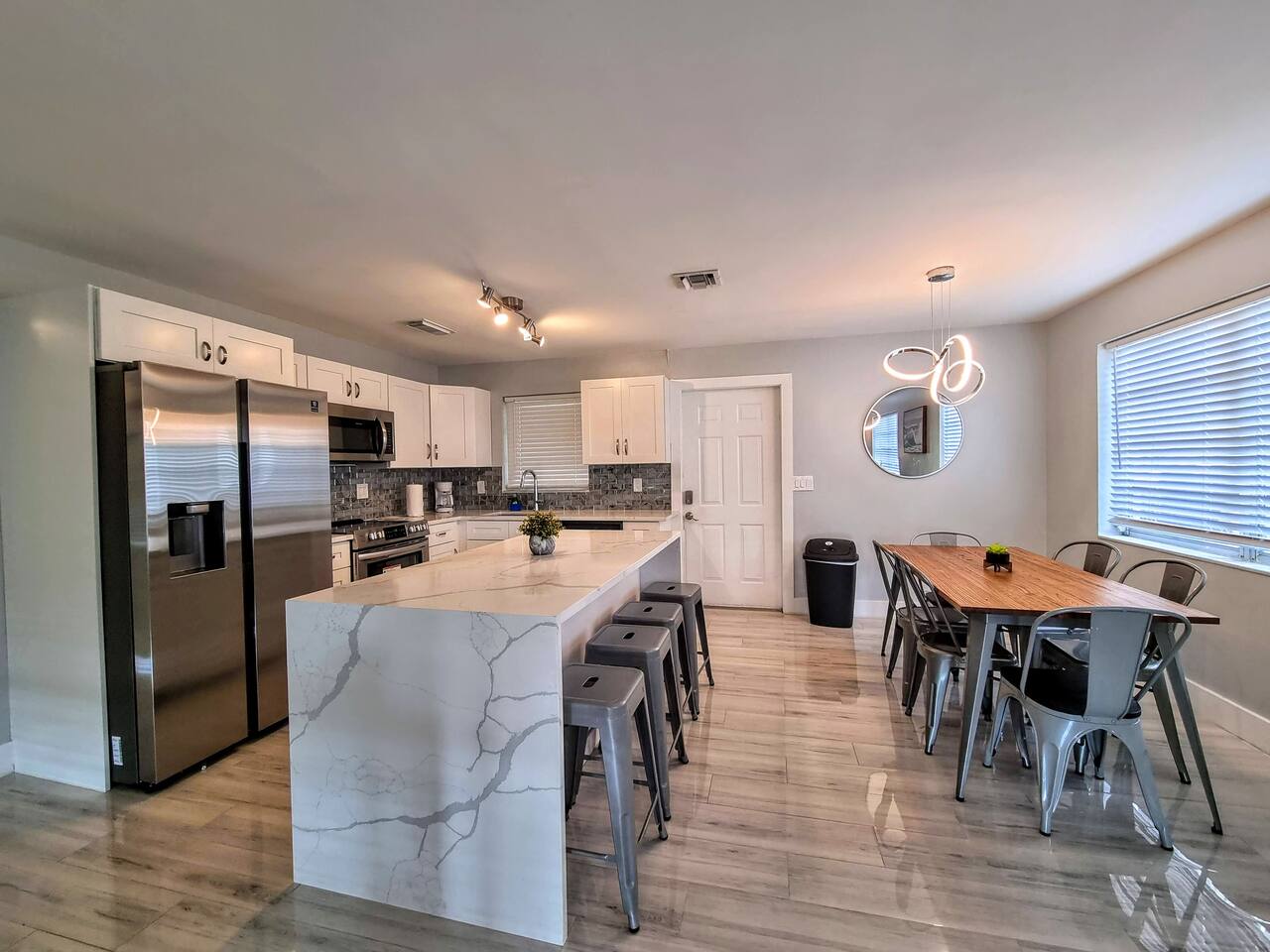 Your Sunshine Getaway Stay- Near FLL & Hard Rock