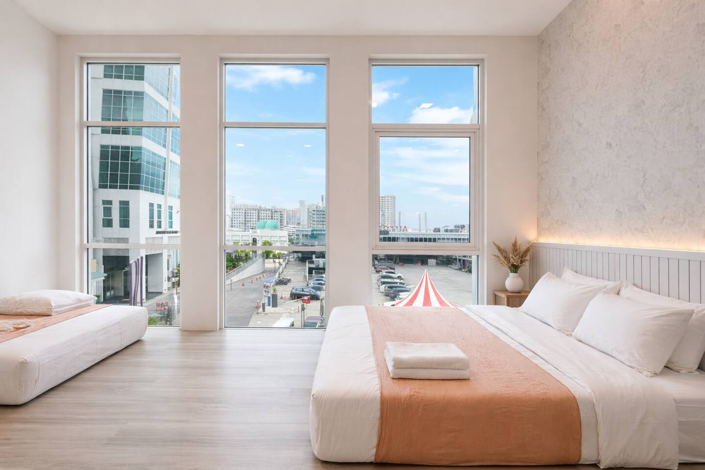 【Lux】2BR@Town •TopTier HairDryer Pool-WiFi-Kitchen