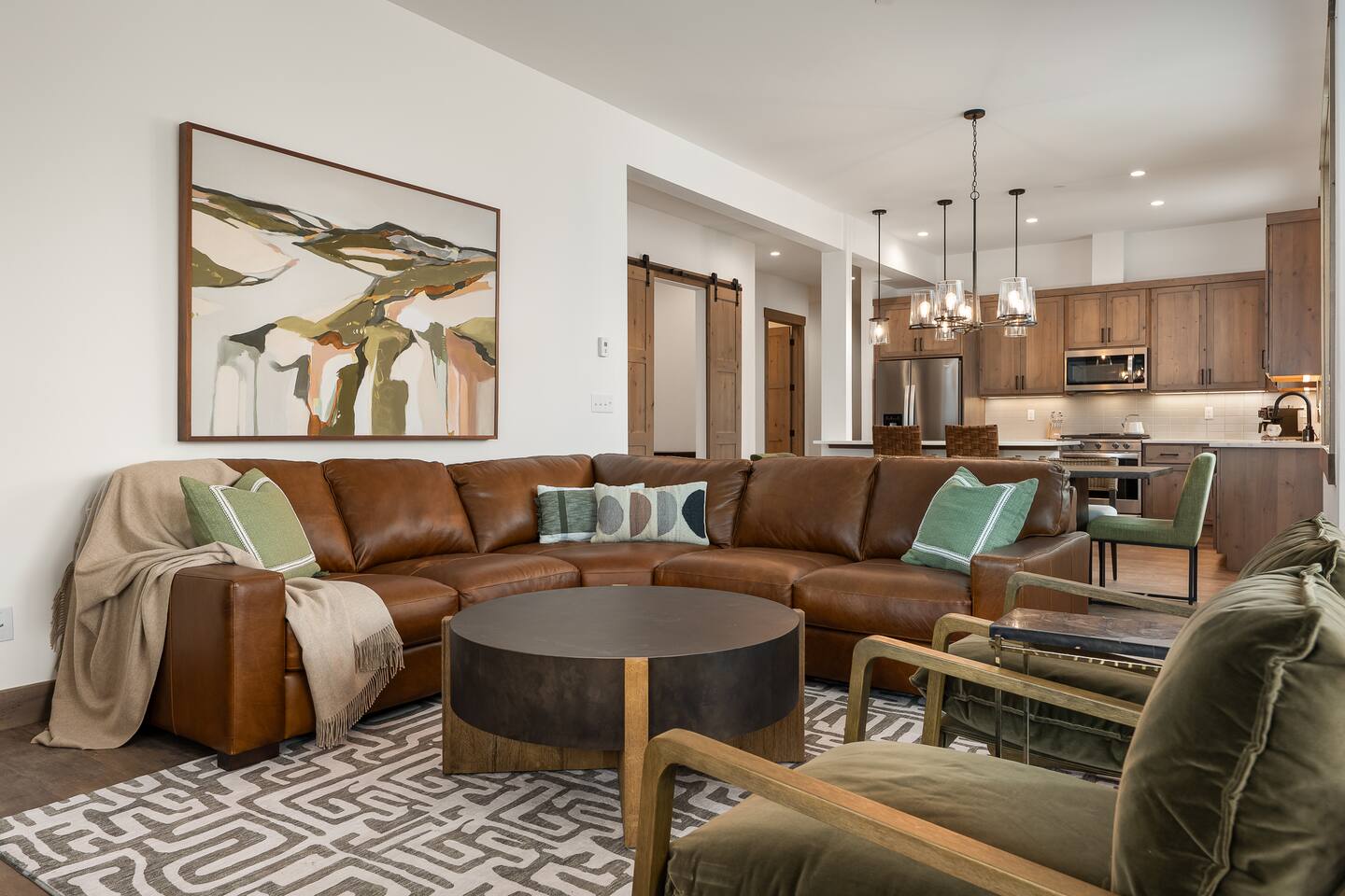 Luxury 3 BR Condo with Hot Tub & Ski Locker