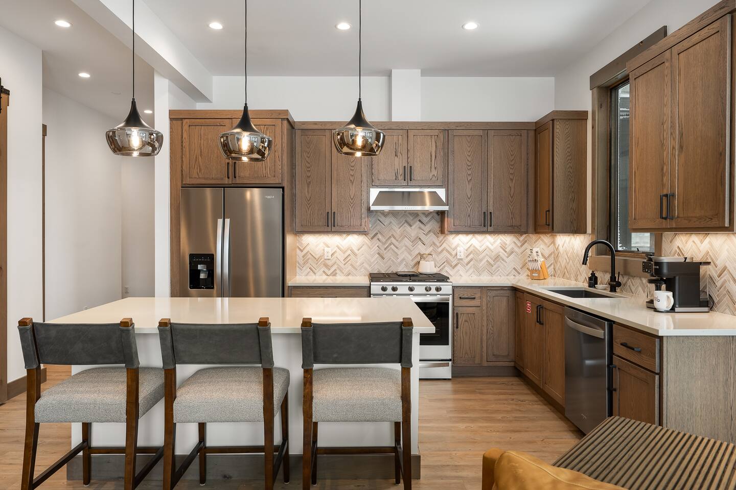 Stylish 2 BR Condo with Hot Tub and Ski Locker