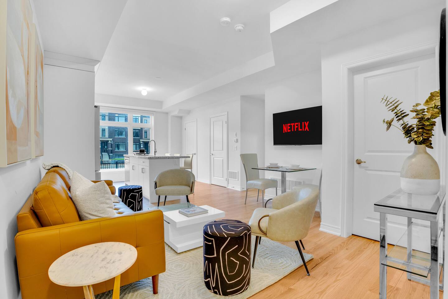 Stylish 2-Bed Oakville Home | Free Parking + WiFi