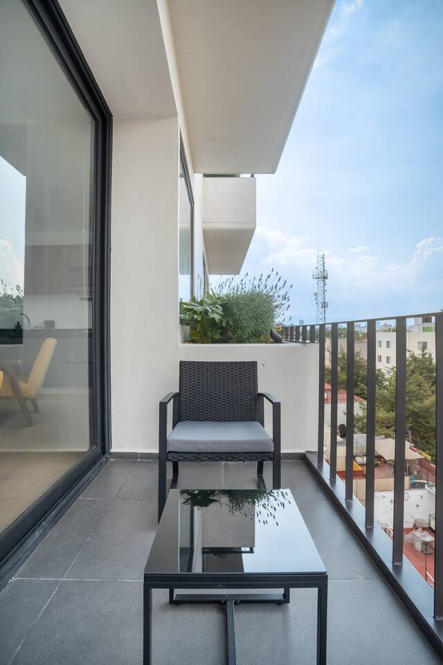 View of Rome balcony, king bed, laundry - foto 5
