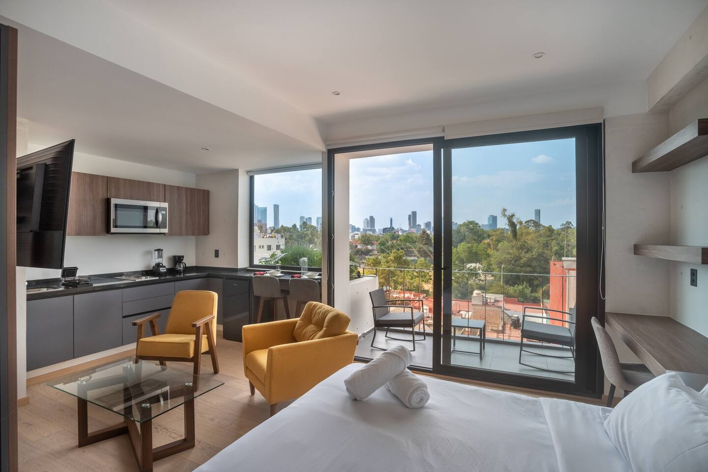 View of Rome balcony, king bed, laundry - foto 1