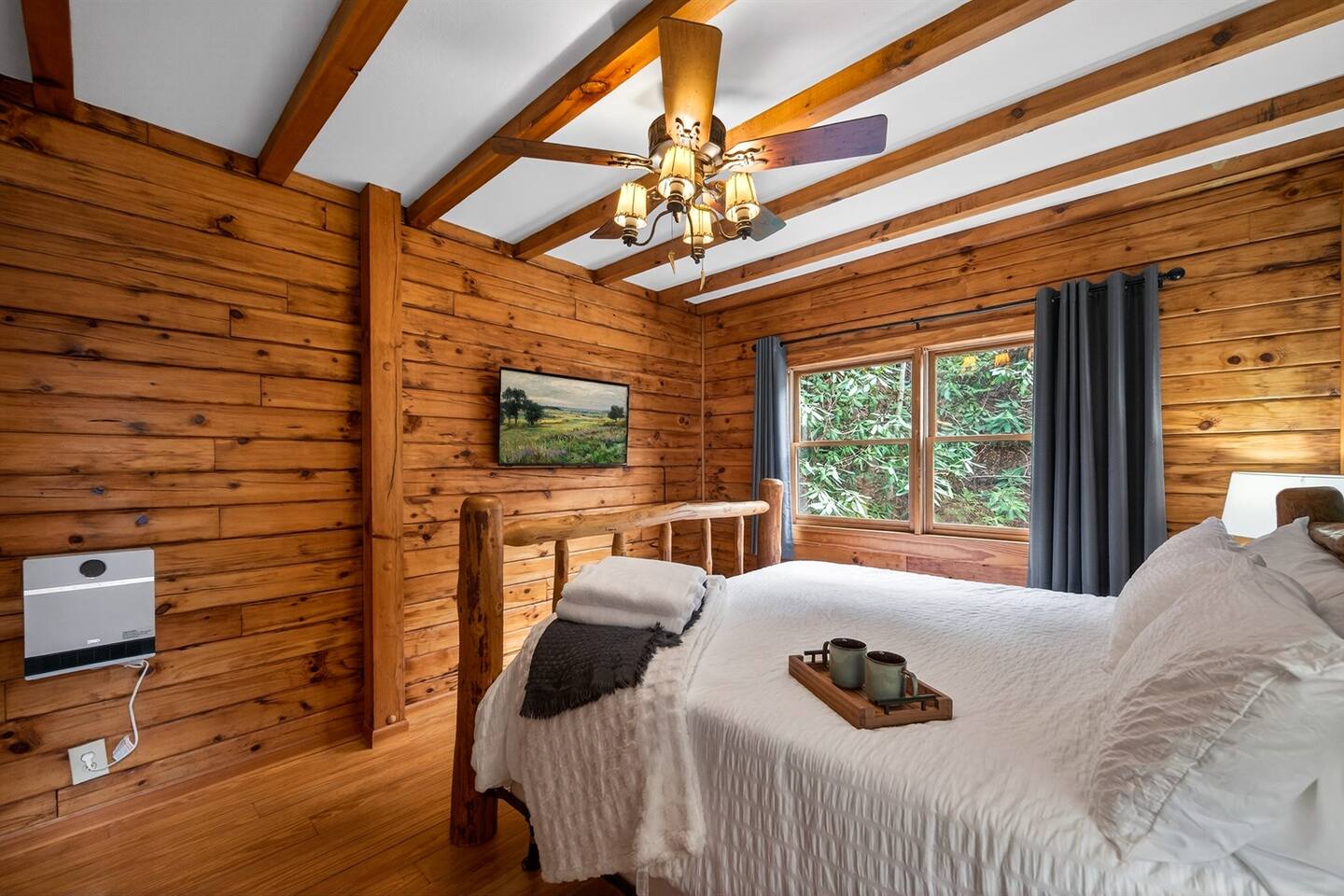 Modern woodsy vibes in the King bedroom