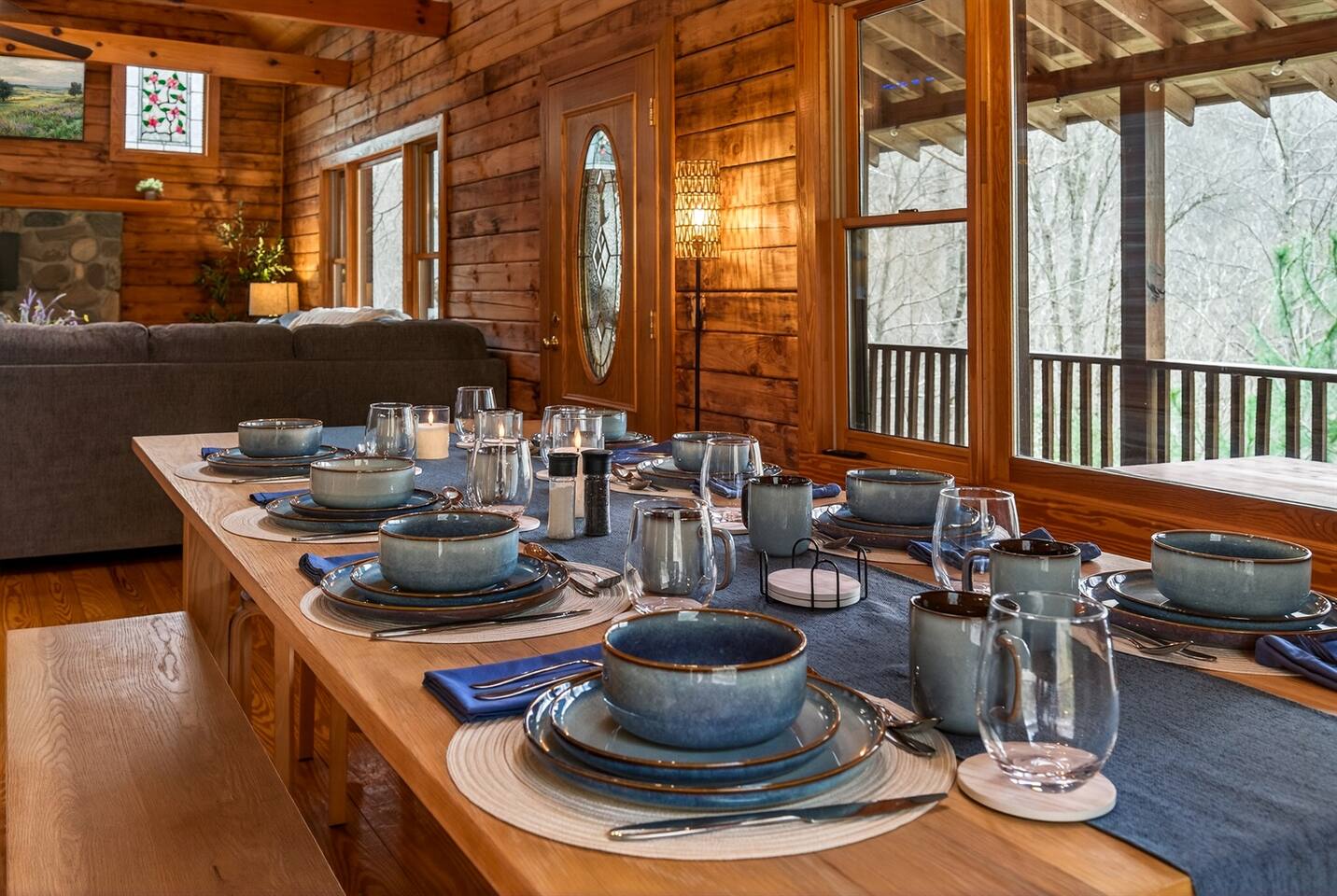 Elegant dining in the woods is a thing!