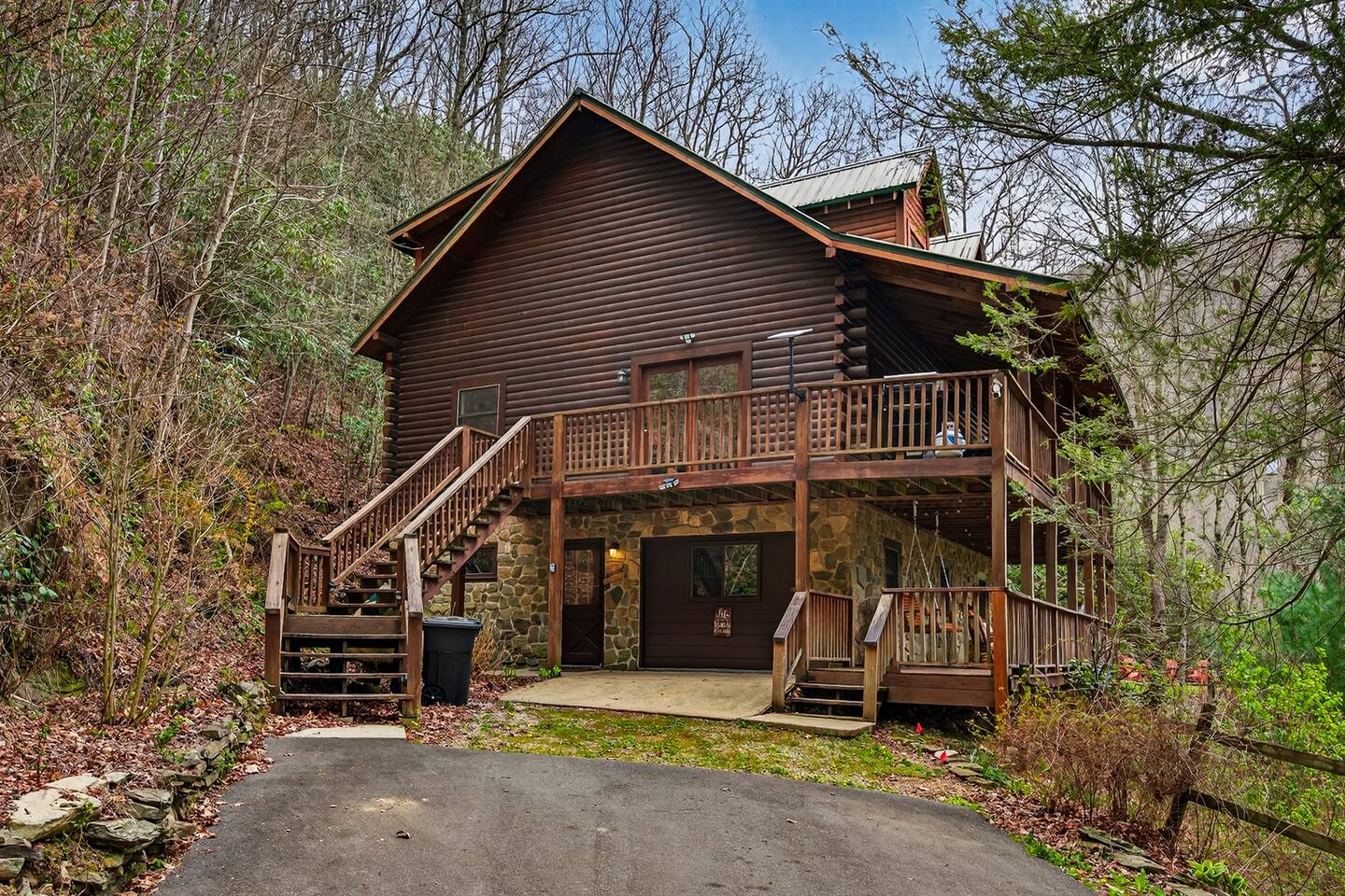 When you arrive, the driveway has room for up to 3 cars.