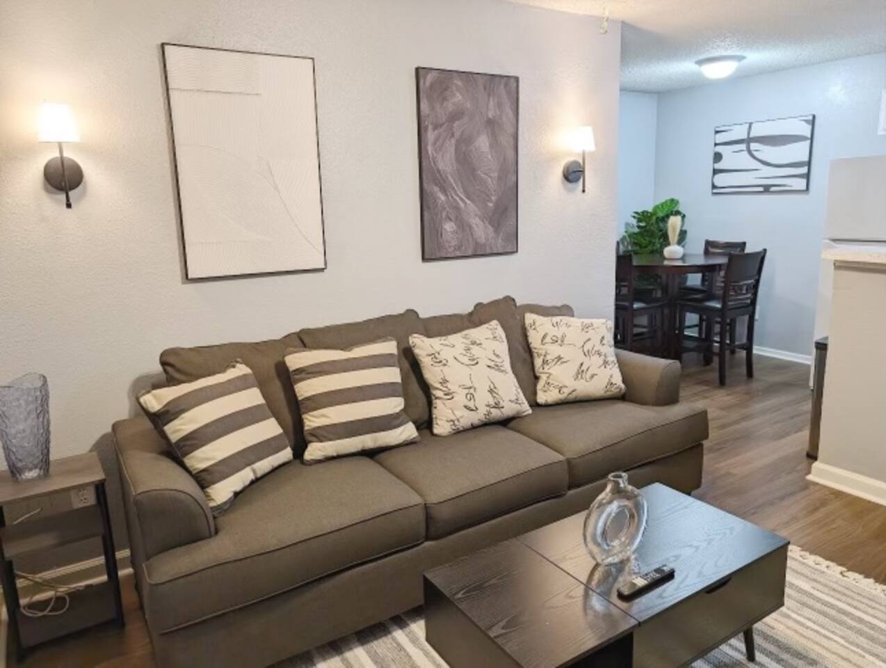 Stylish 3 Bed Getaway 1 Block from Stadium