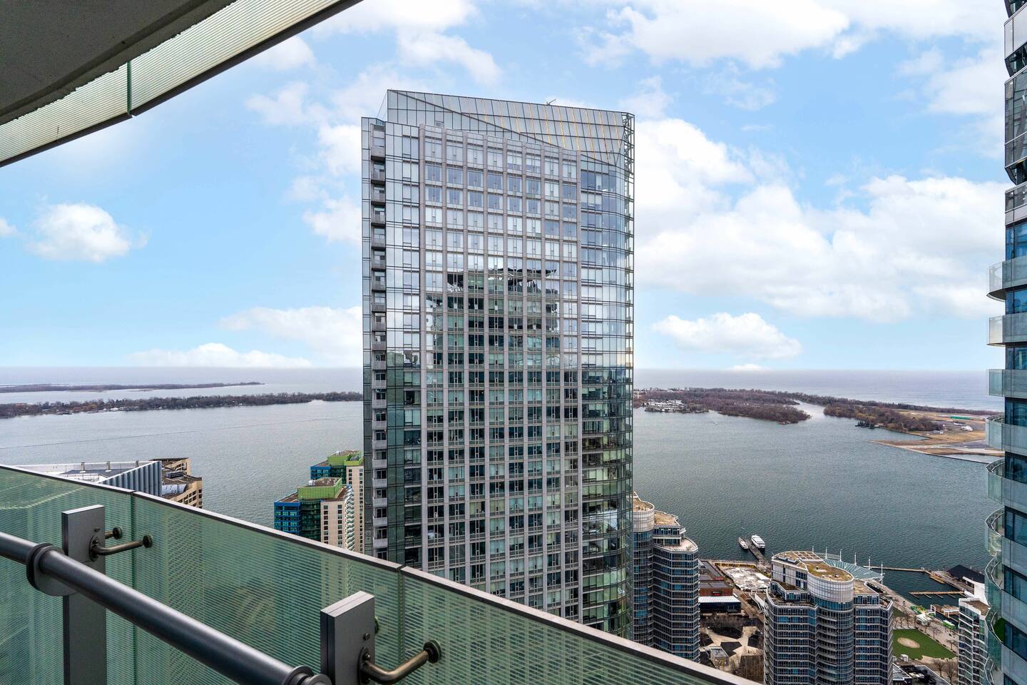 CN Tower & Lakeview - Highrise | Free Parking