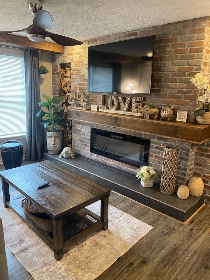 Cozy Ground Floor 2BR | Near Downtown & Stadiums photo 2