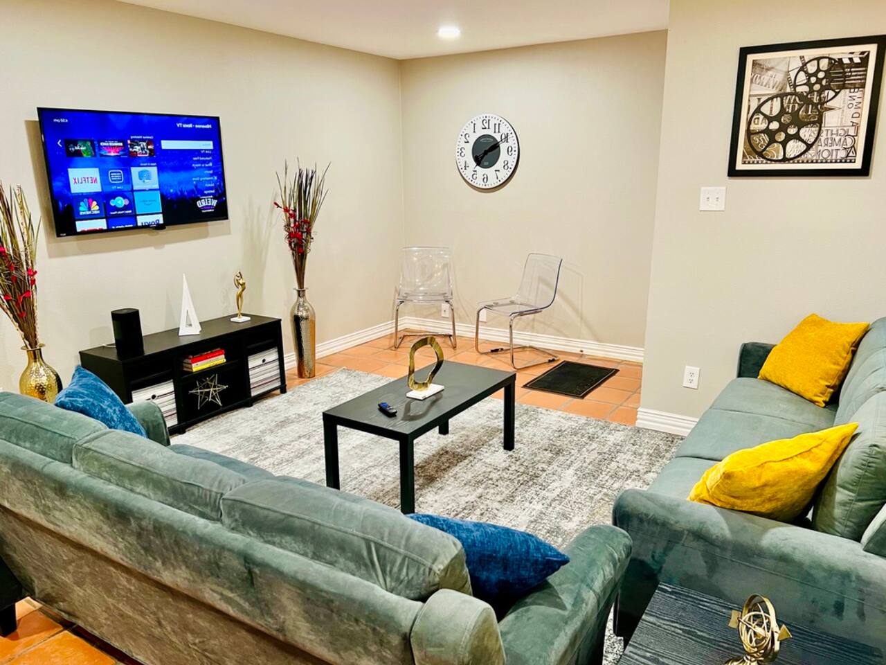 House 3 Bed 2 Baths FREE Parking