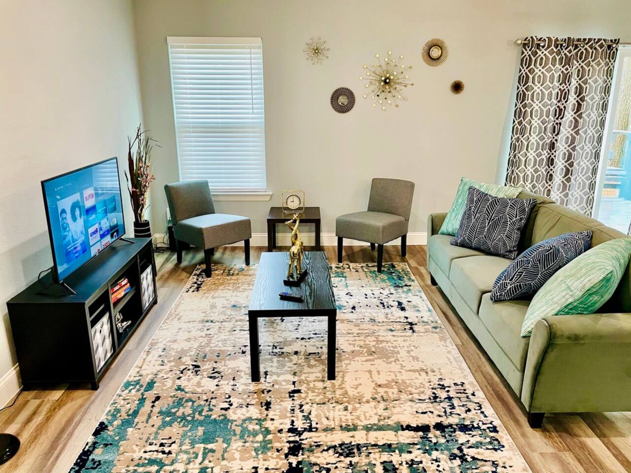 House 3-Bed 2-Bath FREE Parkng