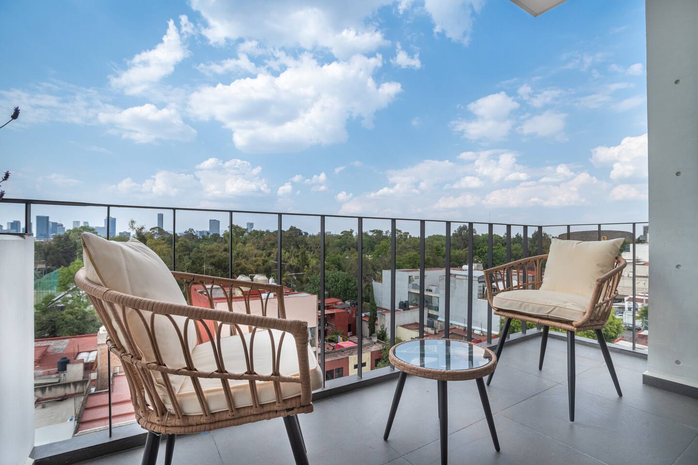 Incredible views, balcony, laundry, workspace - foto 2