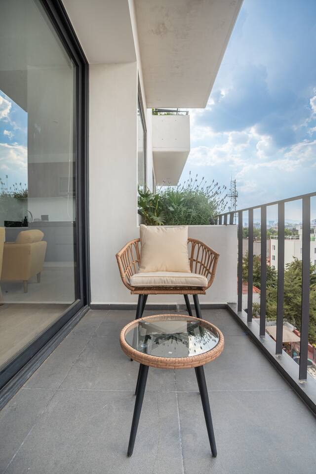 Incredible views, balcony, laundry, workspace - foto 1