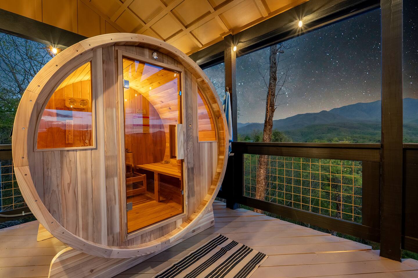Cabin In The Sky! Amazing Mtn View, Sauna, Hot Tub