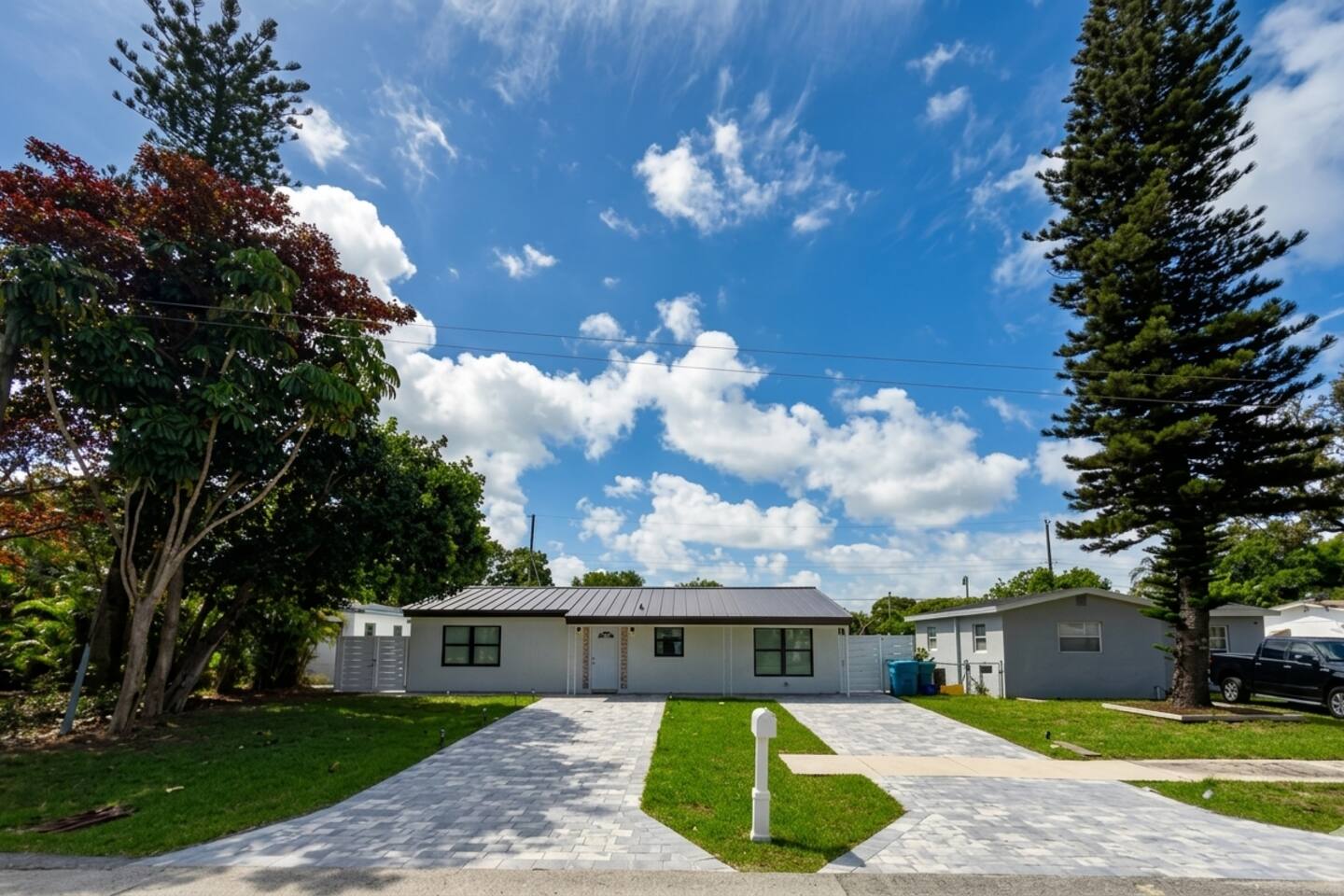 Cozy Coastal 2BR with Private Pool | 10m to Beach