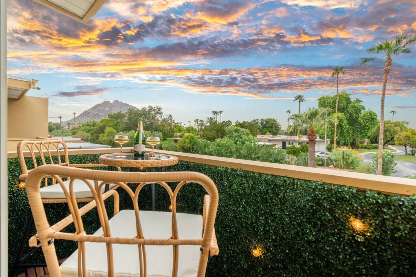 Palm Paradise-Old Town Condo with Sunset Views