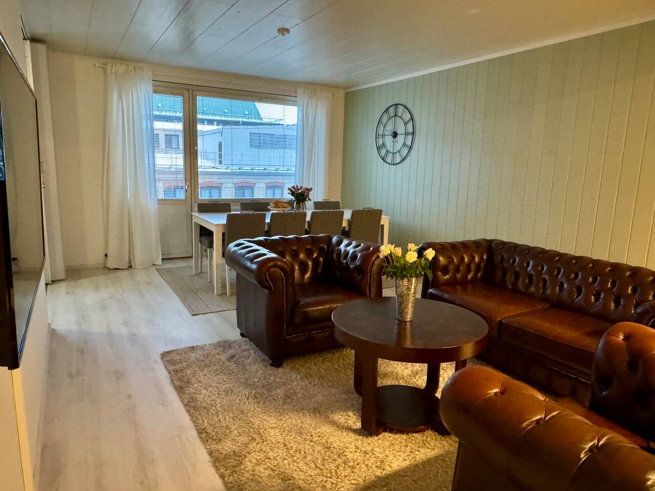 93m2 | Central | Free Parking | Station & Arena