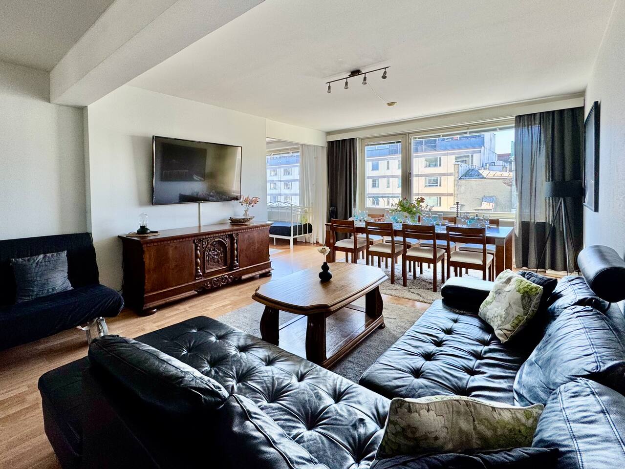 Spacious 12p | Centre | Next to Arena | Parking