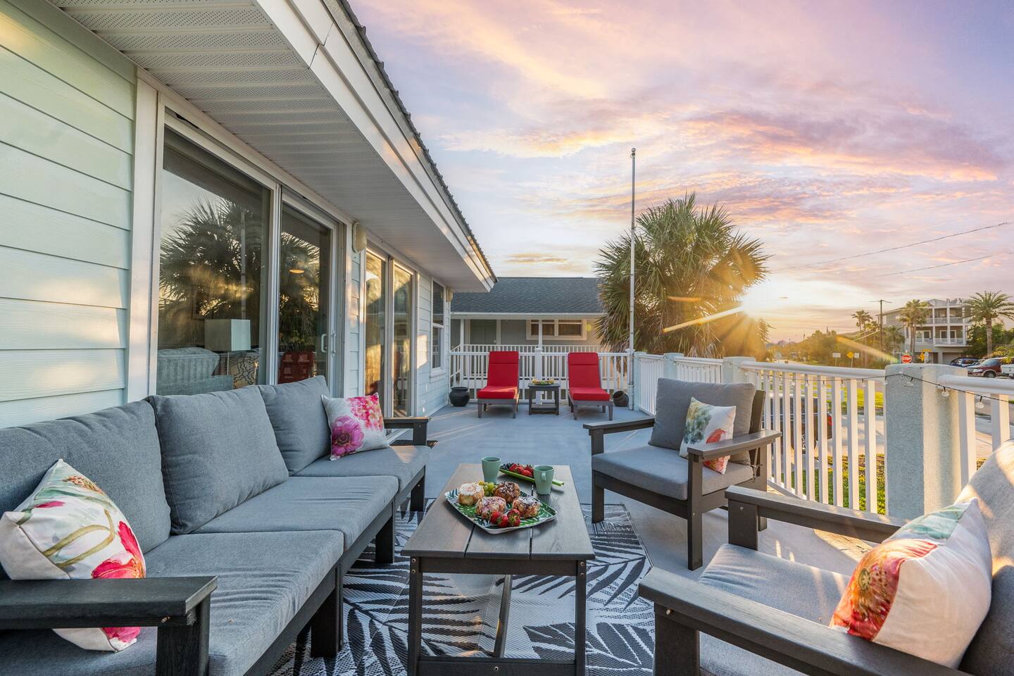 <4 min walk to Vilano Beach ~ Hot tub ~ Game Room