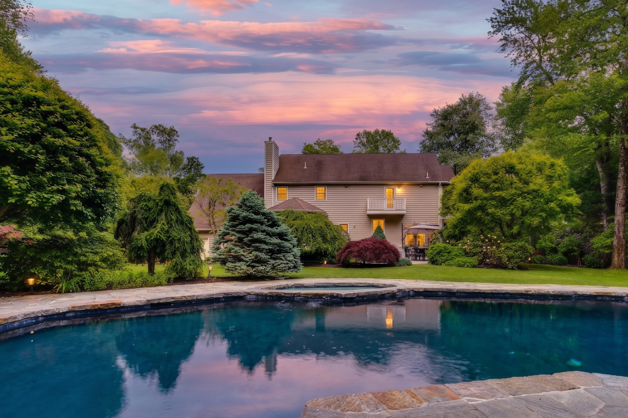 Highland Colonial - Spacious Home w/ Pool