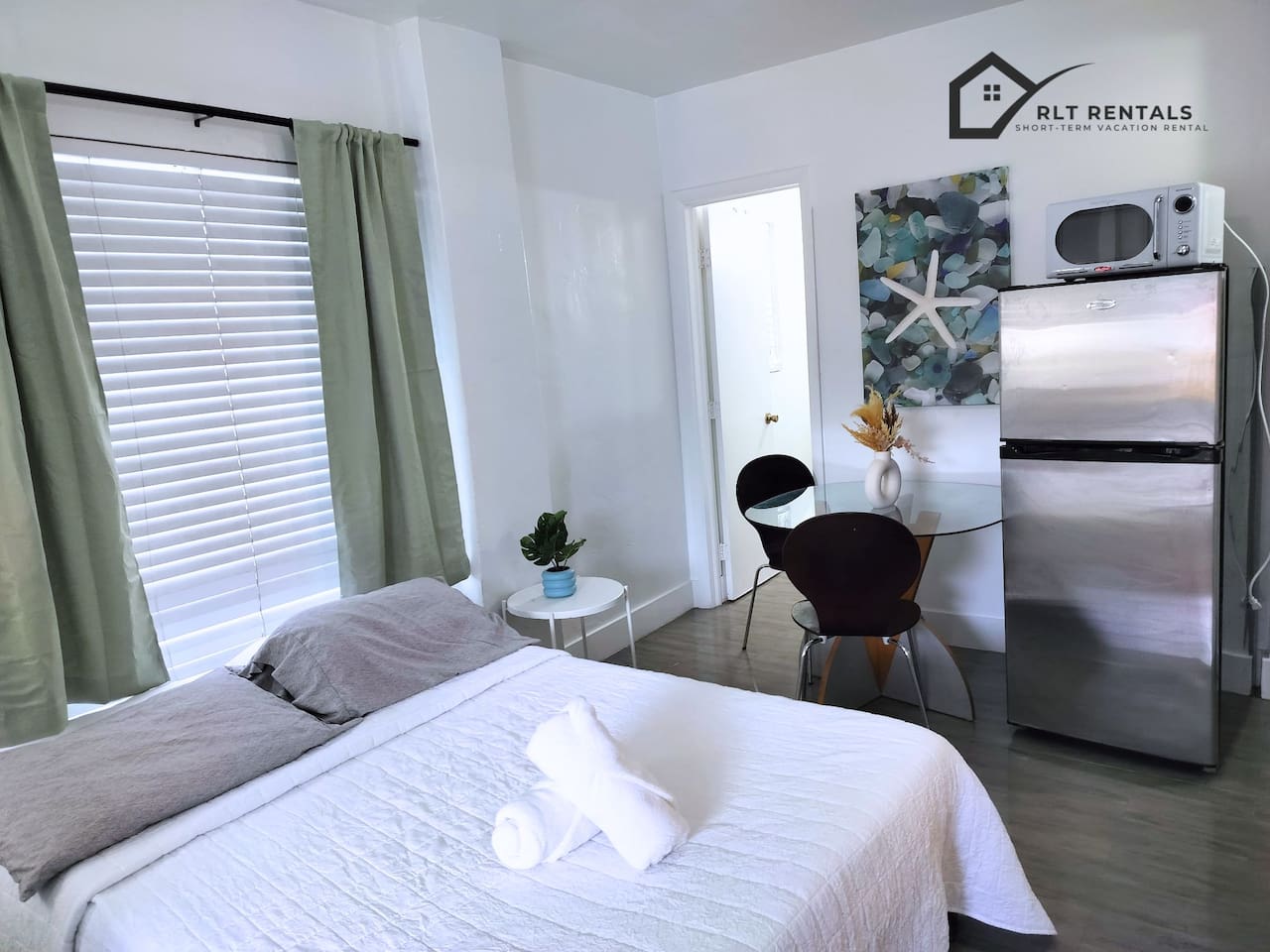 Cozy studio in Hollywood 101