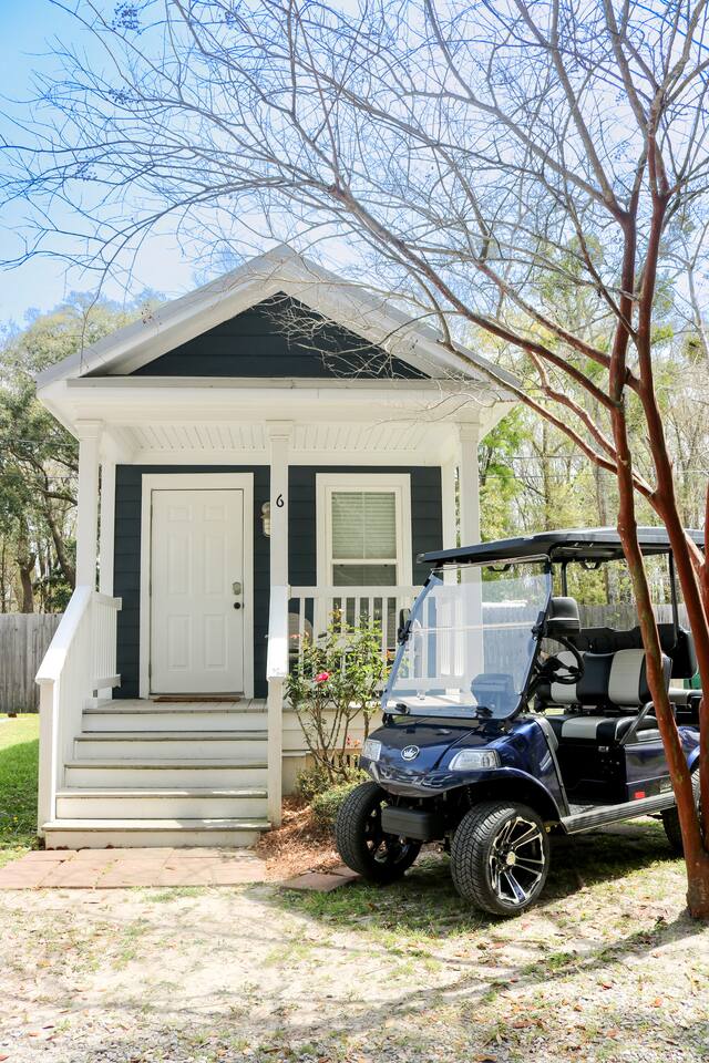 Downtown Cottage, Golf Cart, Walk to Shops & Beach
