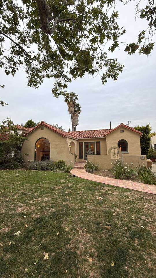 Charming 1924's Casita (Hancock Park/Hollywood)