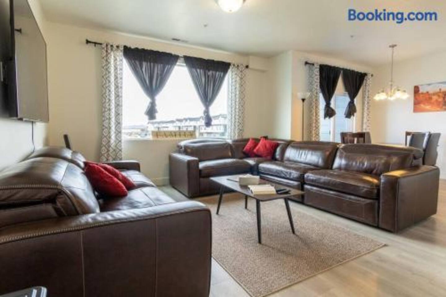 Entire 3BR Condo | King Suite, 2 Queen Rooms, 2BA