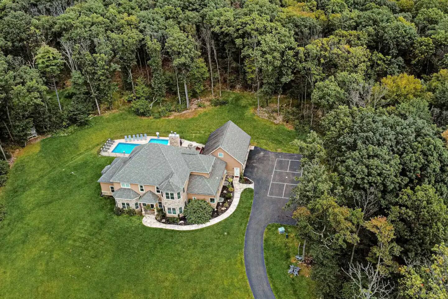Gorgeous Mountain Top Paradise with Pool & Hot Tub