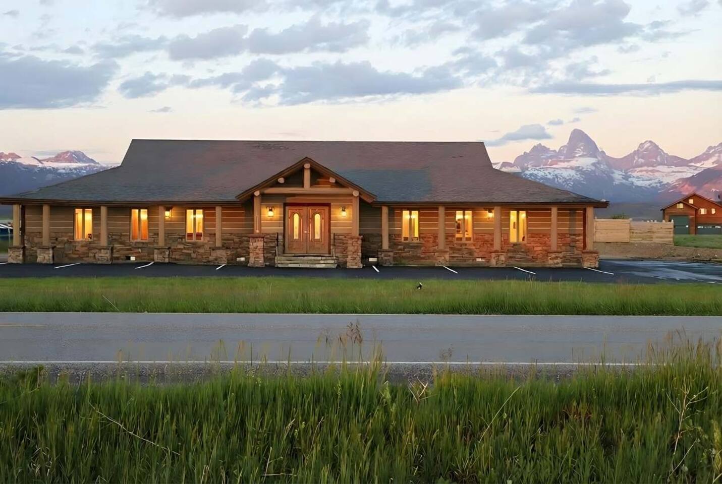 Entire Teton Crest Lodge Sleeps 30. Hot tub, views