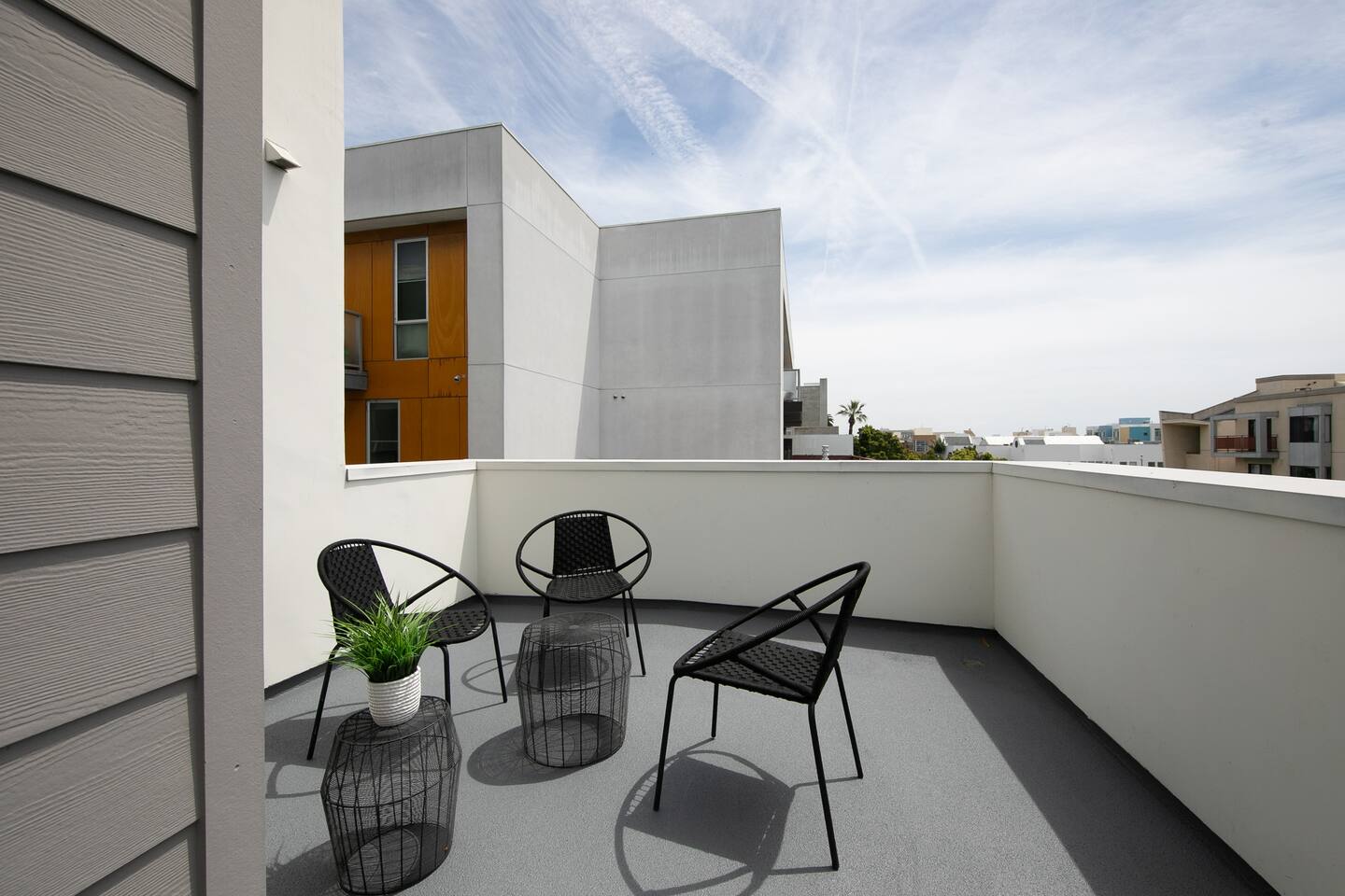 Open Sky Penthouse, Free Parking