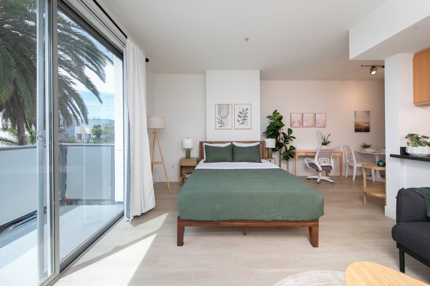 Open Sky Penthouse, Free Parking