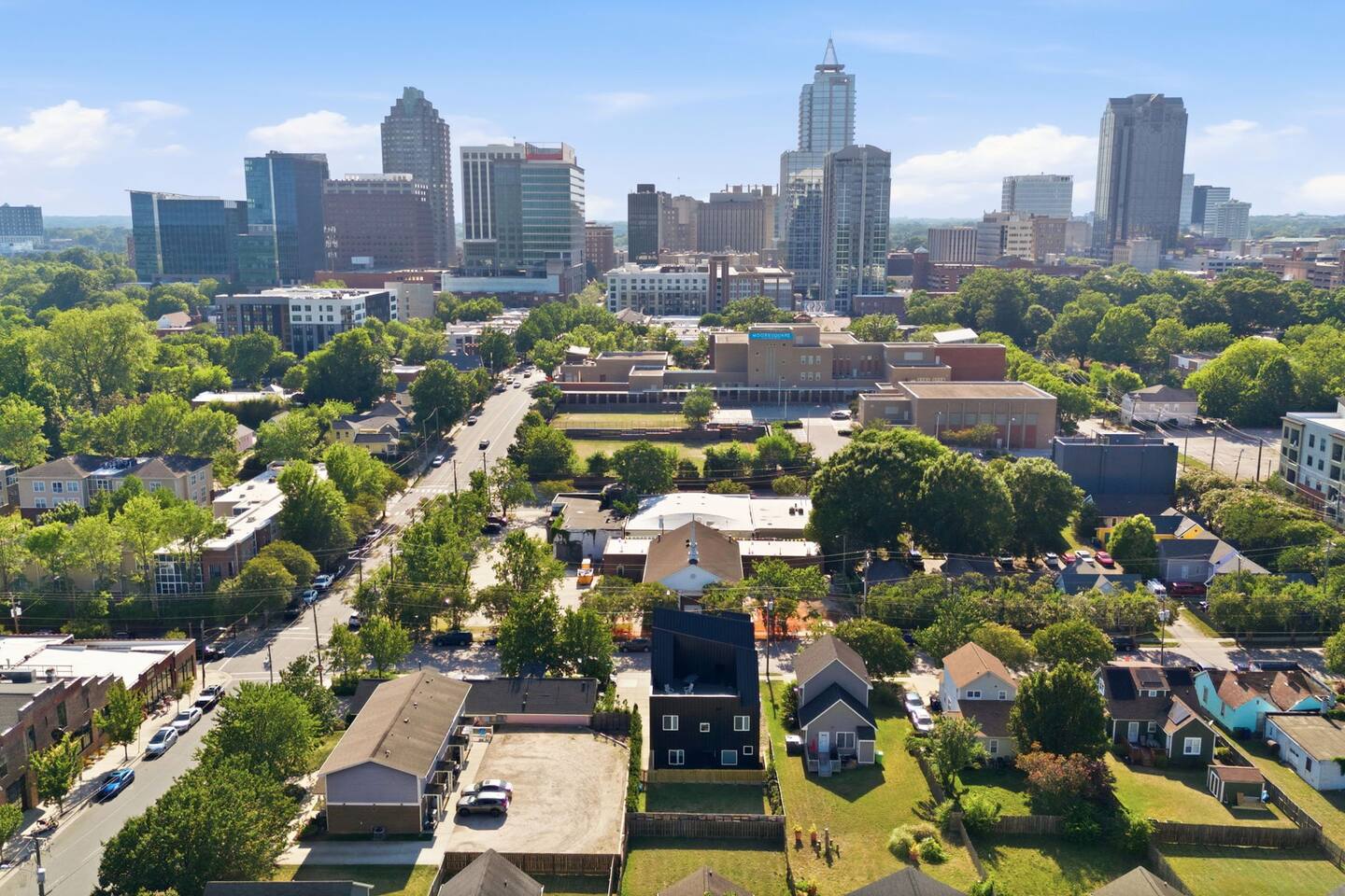 Americana Vibe, Rooftop, Very Walkable