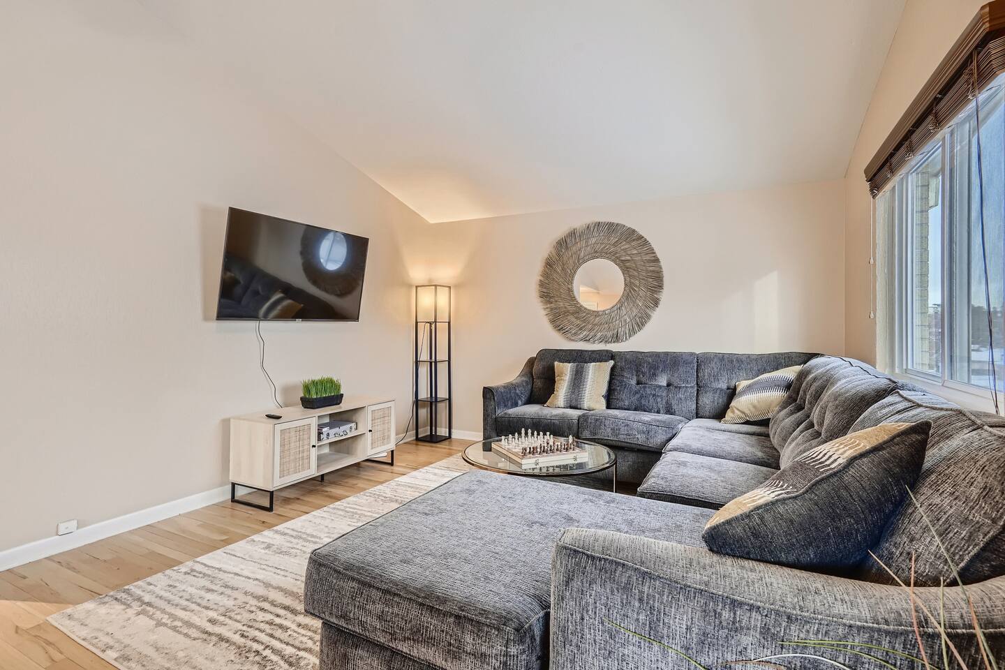 PetFriendly 6BR 3BATH Family & Work-Friendly Home!