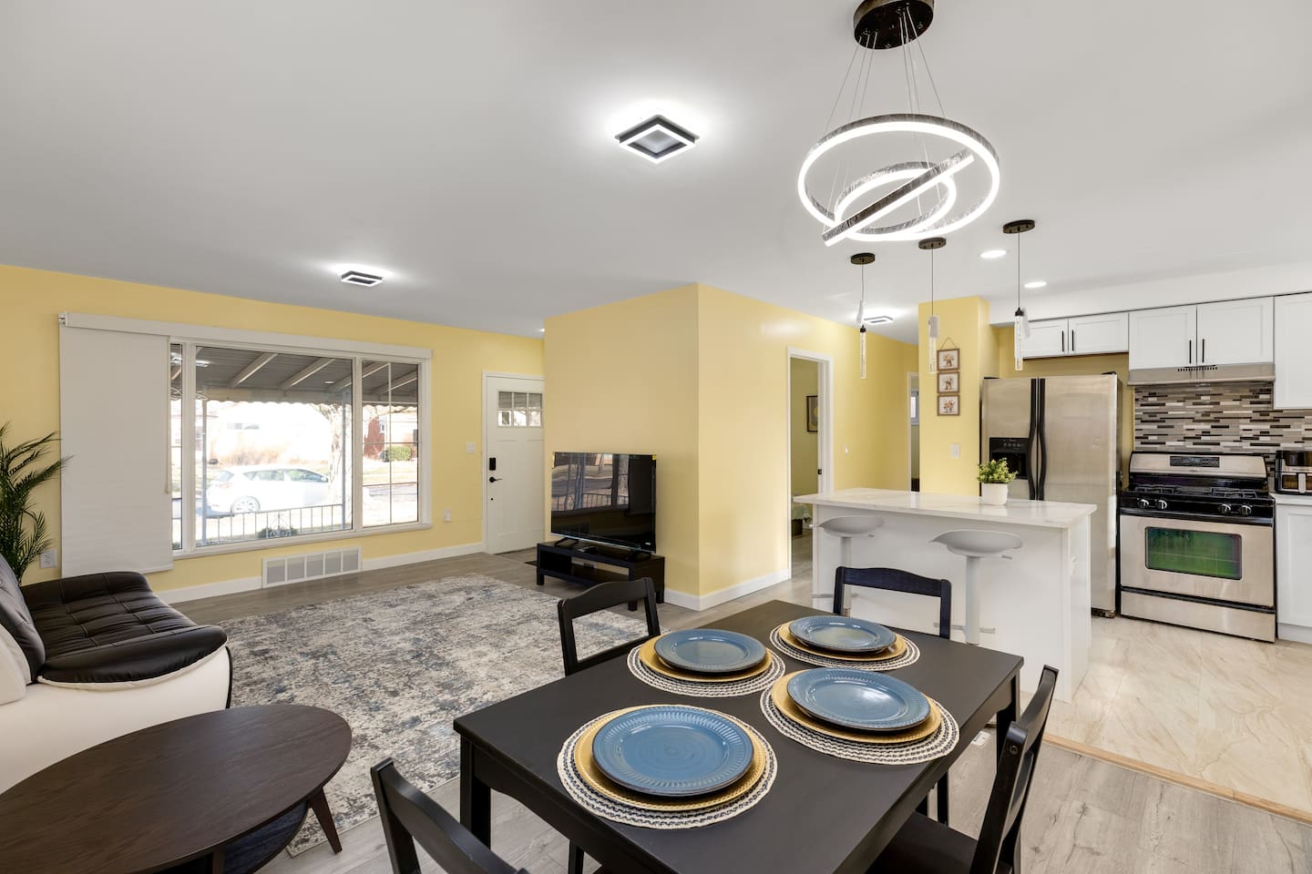 Sleek Private Room Ideal for Remote Work | Wi-Fi#4