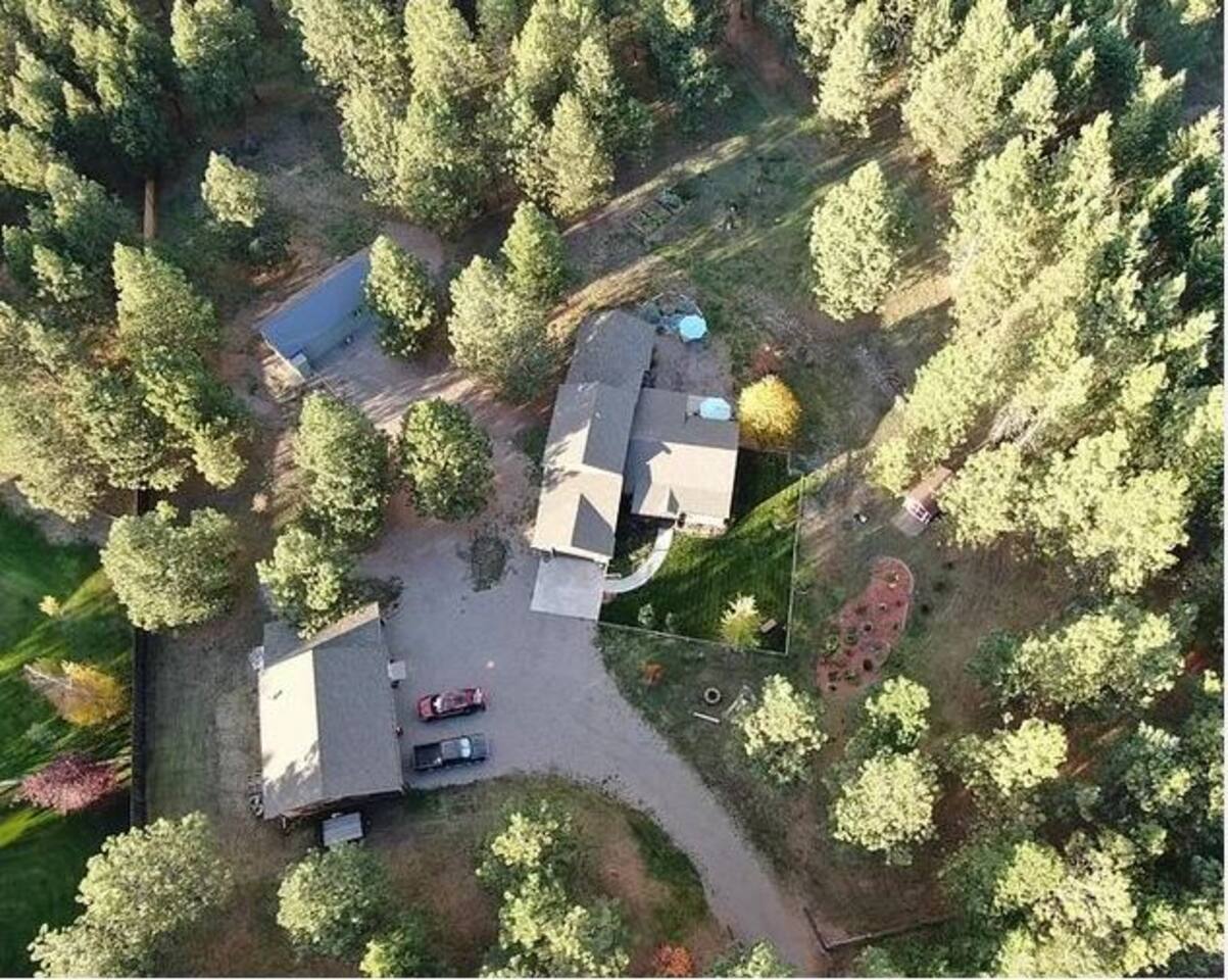 Kalispell Mountain Retreat w/Main and Guest House