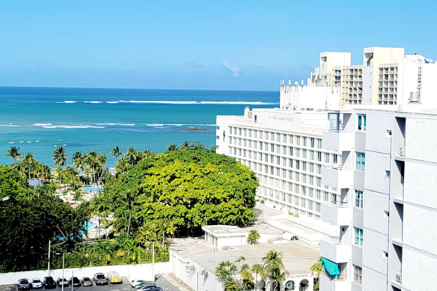 Oceanview Penthouse | Workspace, Pool & Beach