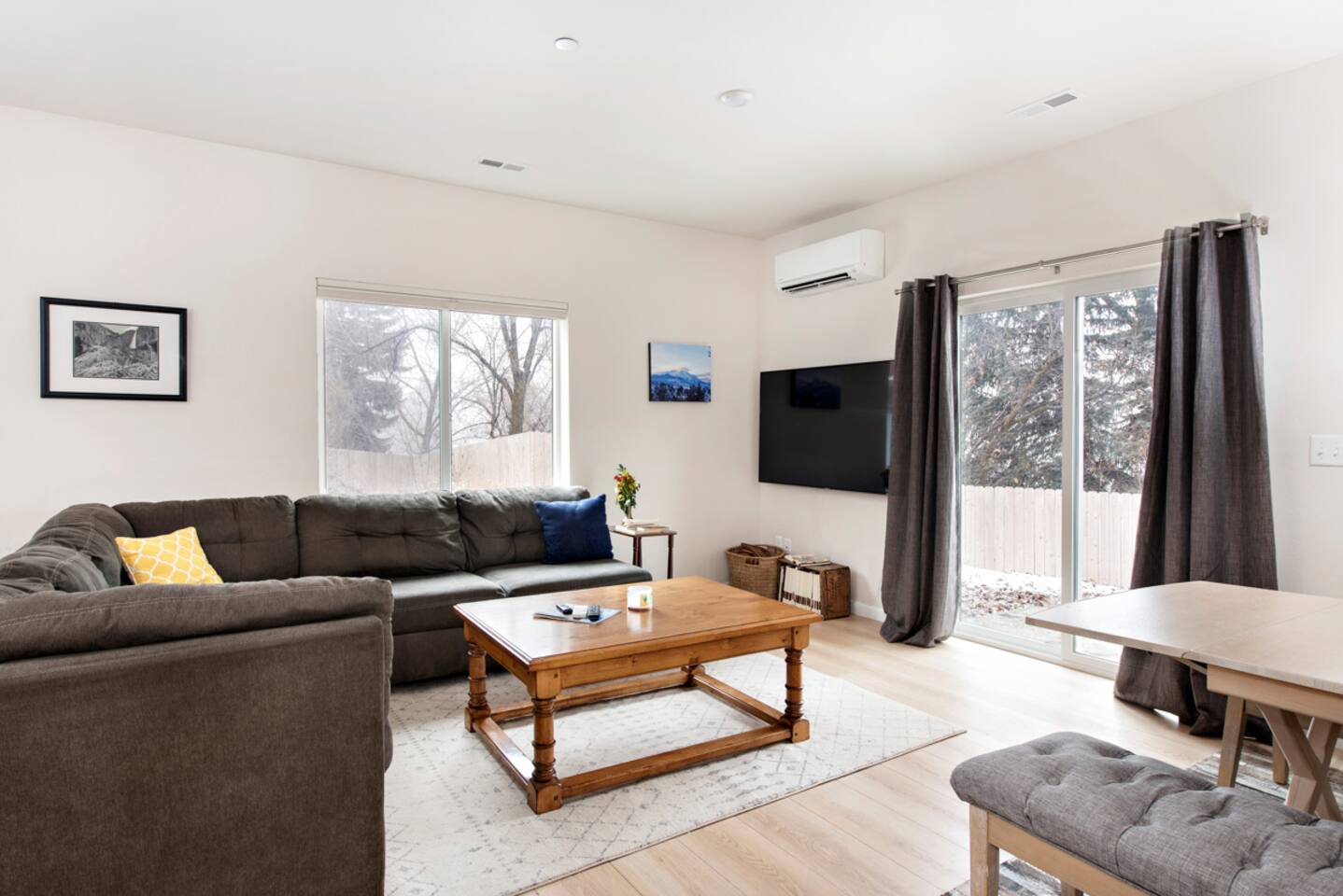 Hot Springs Getaway – Bright, Modern 2BR Townhouse