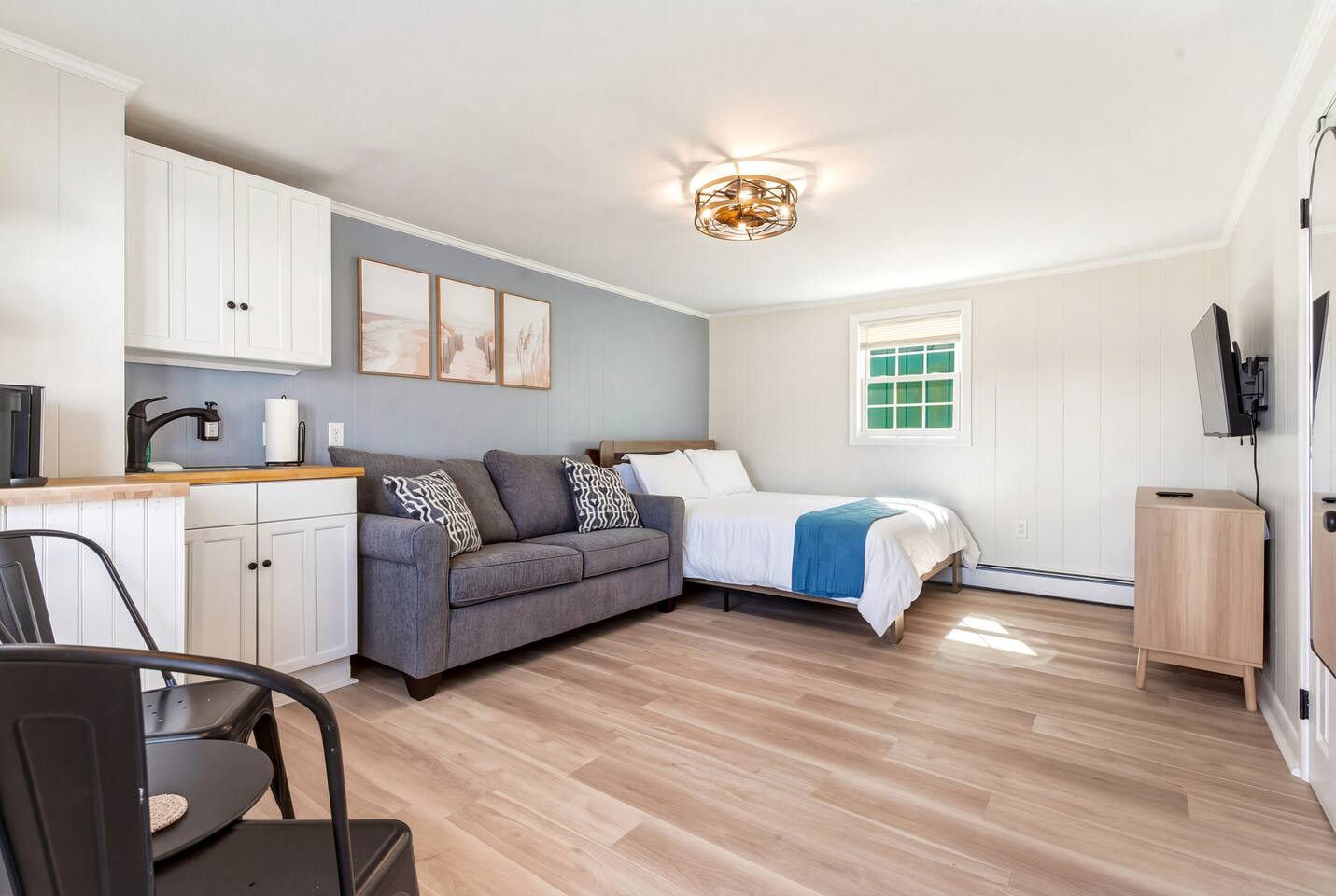 The Tides Inn Motel Room 3
