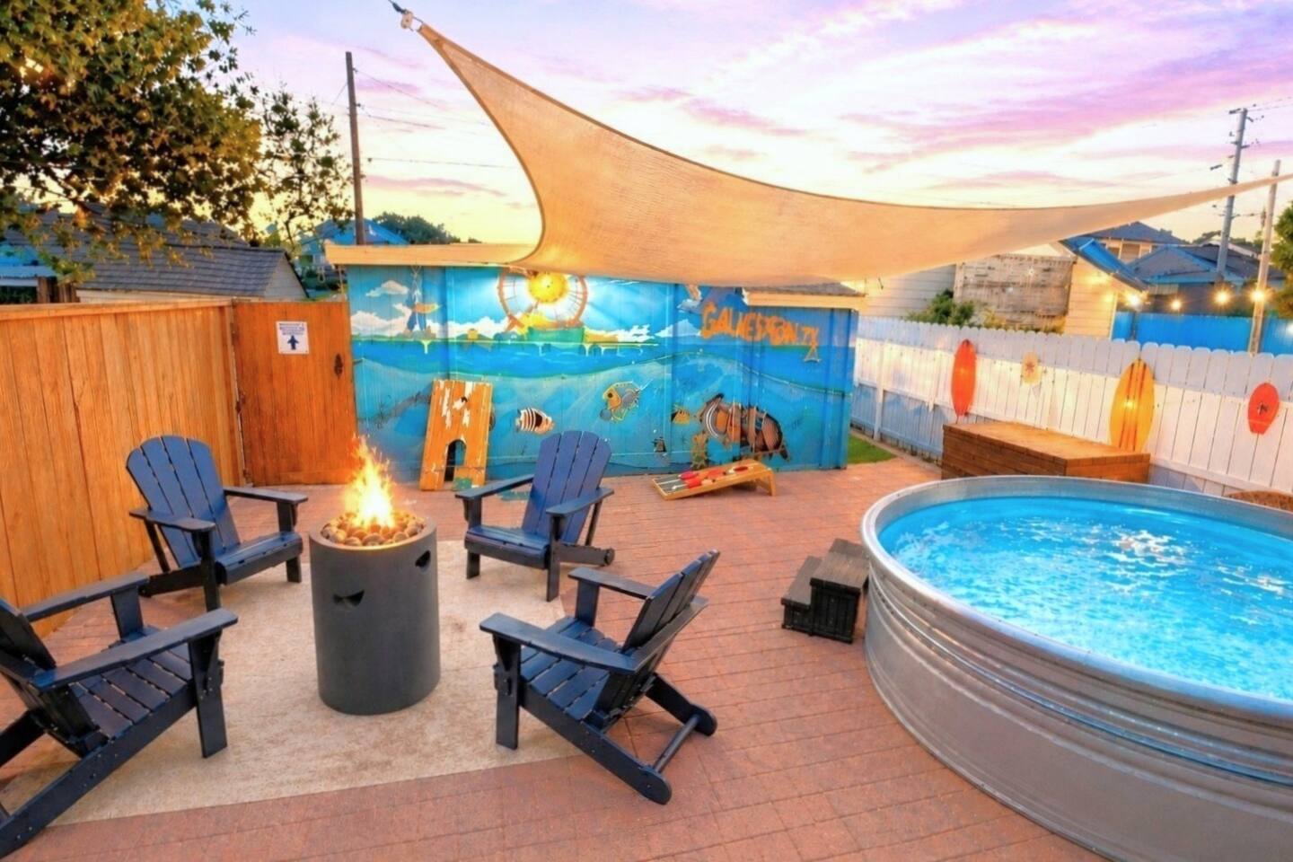 Backyard Retreat w Pool • Steps to Beach • 2 Kings