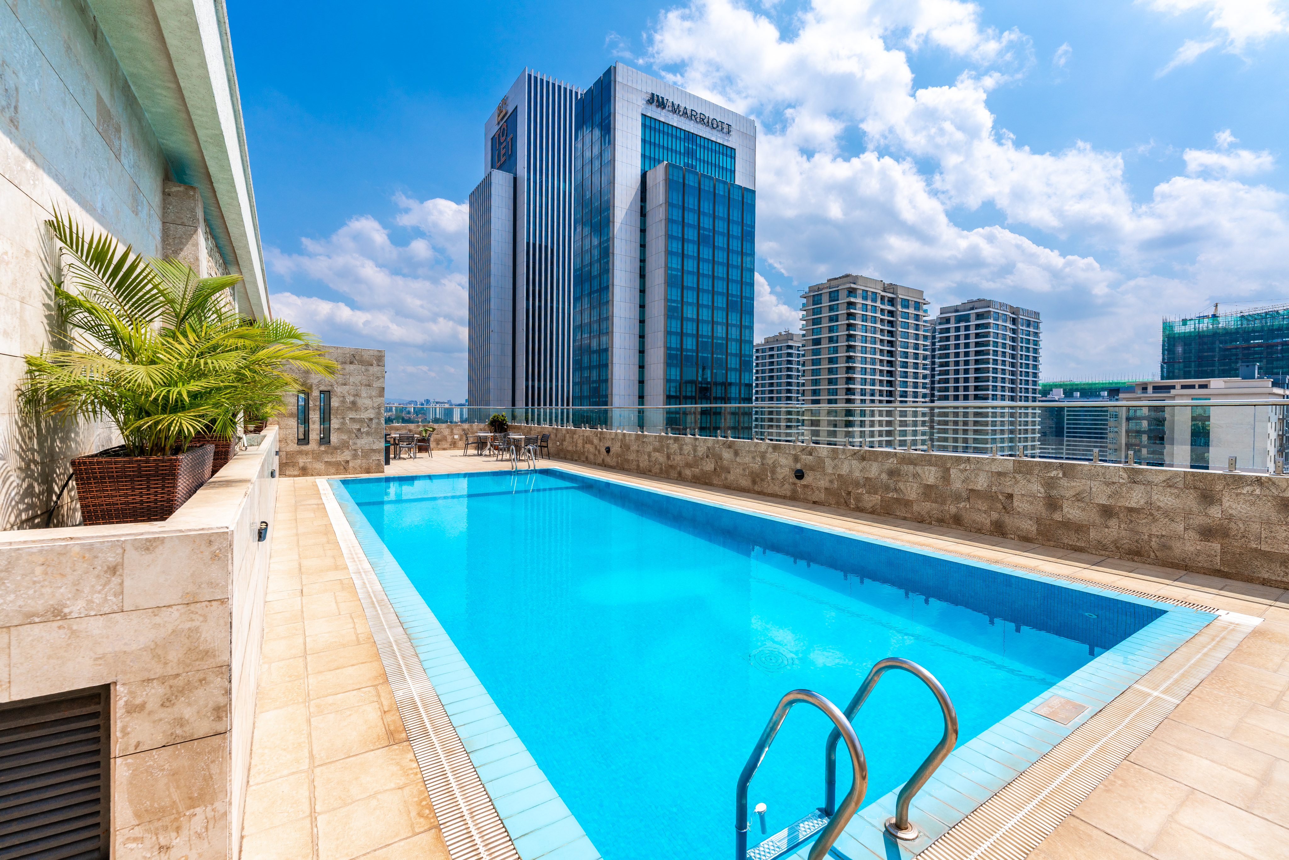 Elite Residence 1BR w/ Heated Pool, Gym and lounge