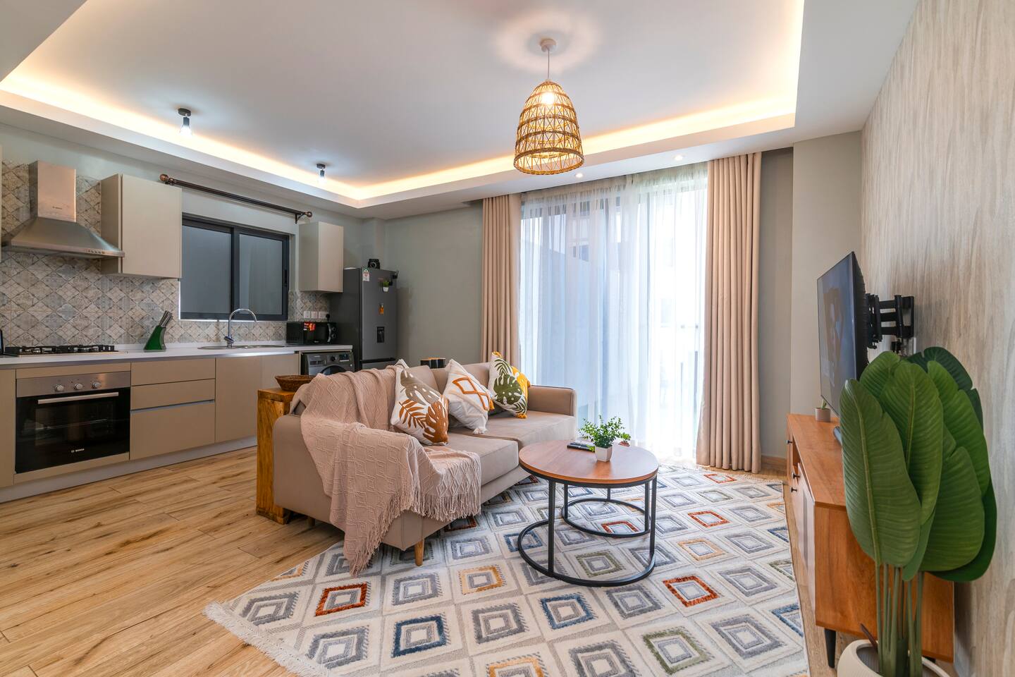 Elite Residence 1BR w/ Heated Pool, Gym and lounge