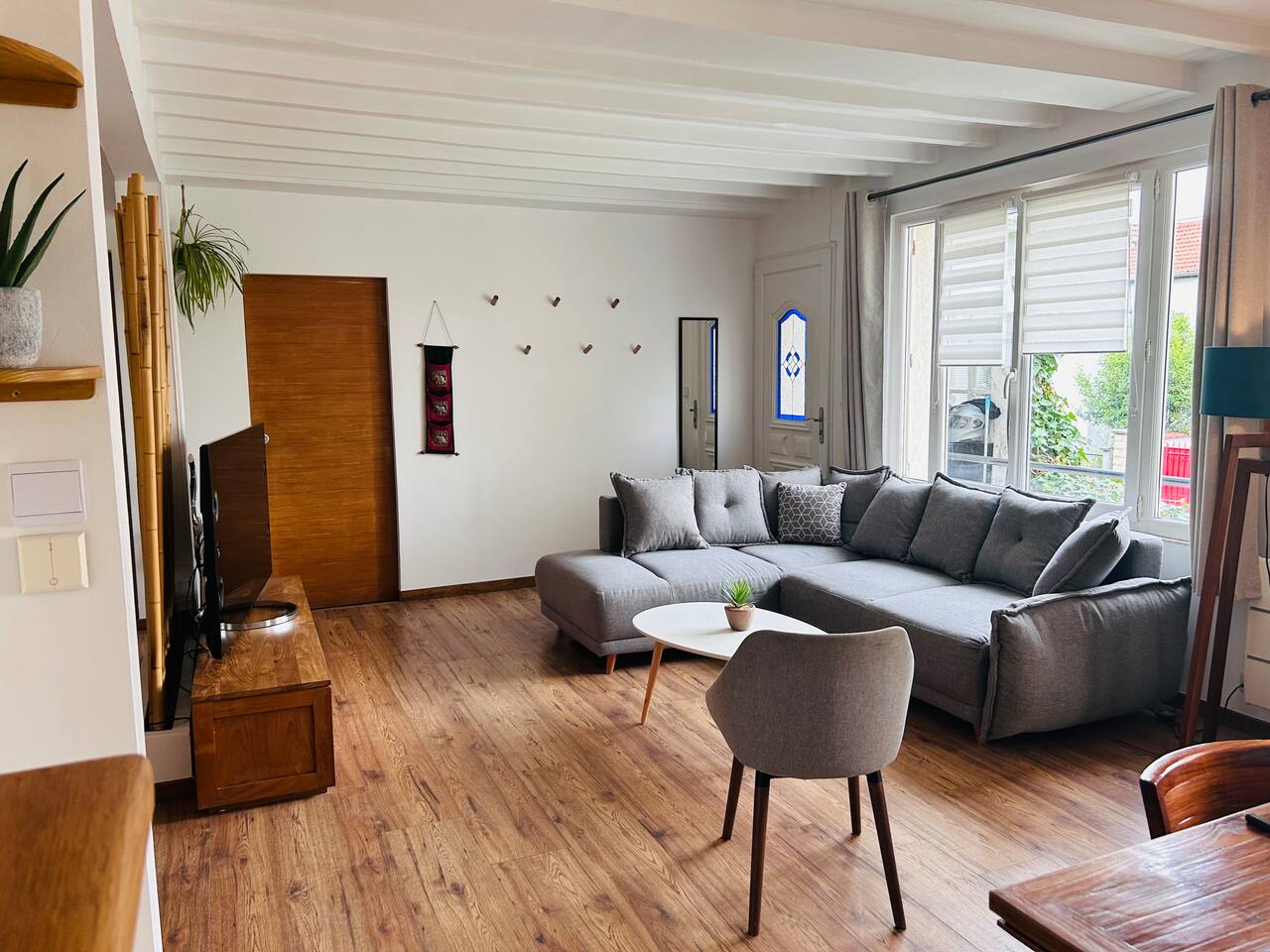 Guinguette-Style House • Jacuzzi • Private Parking