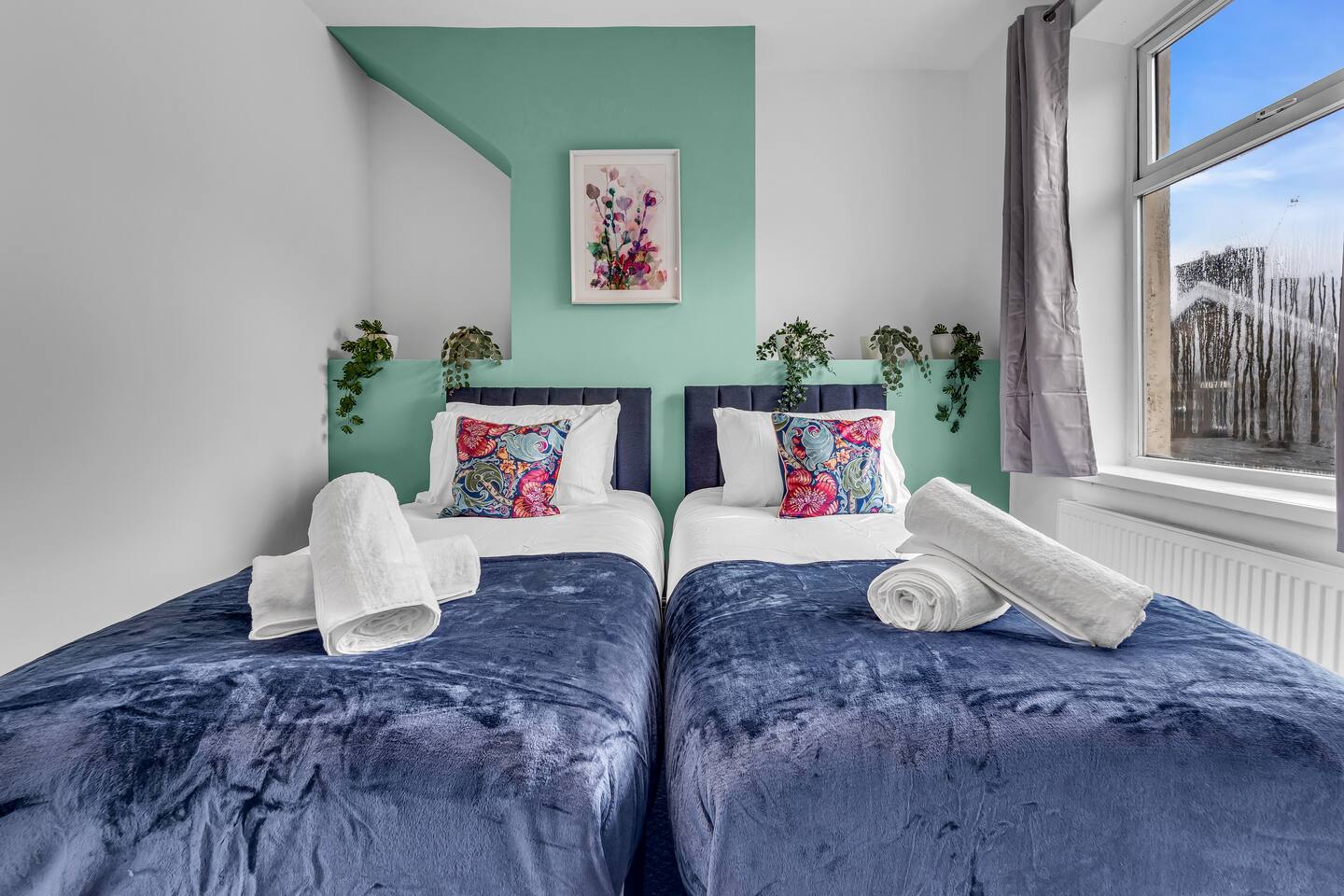 Sleeps 3 Long Stay J10 M65 | Parking | Wifi