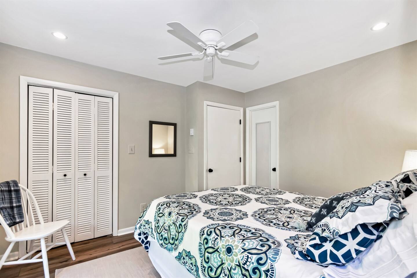 Queen bed with closet space