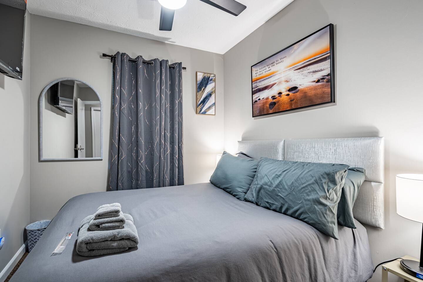 Comfort Haven: Elegant One-Bedroom fast Wi-fi