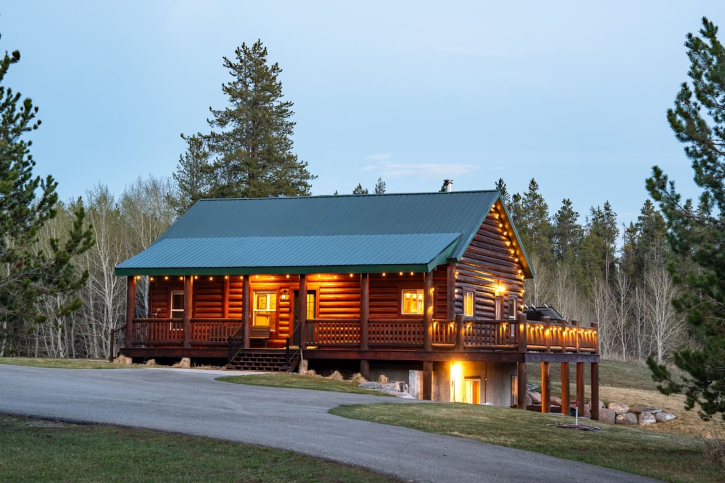 11 Acres | Hot Tub | 5 Cabin Retreat Near YNP